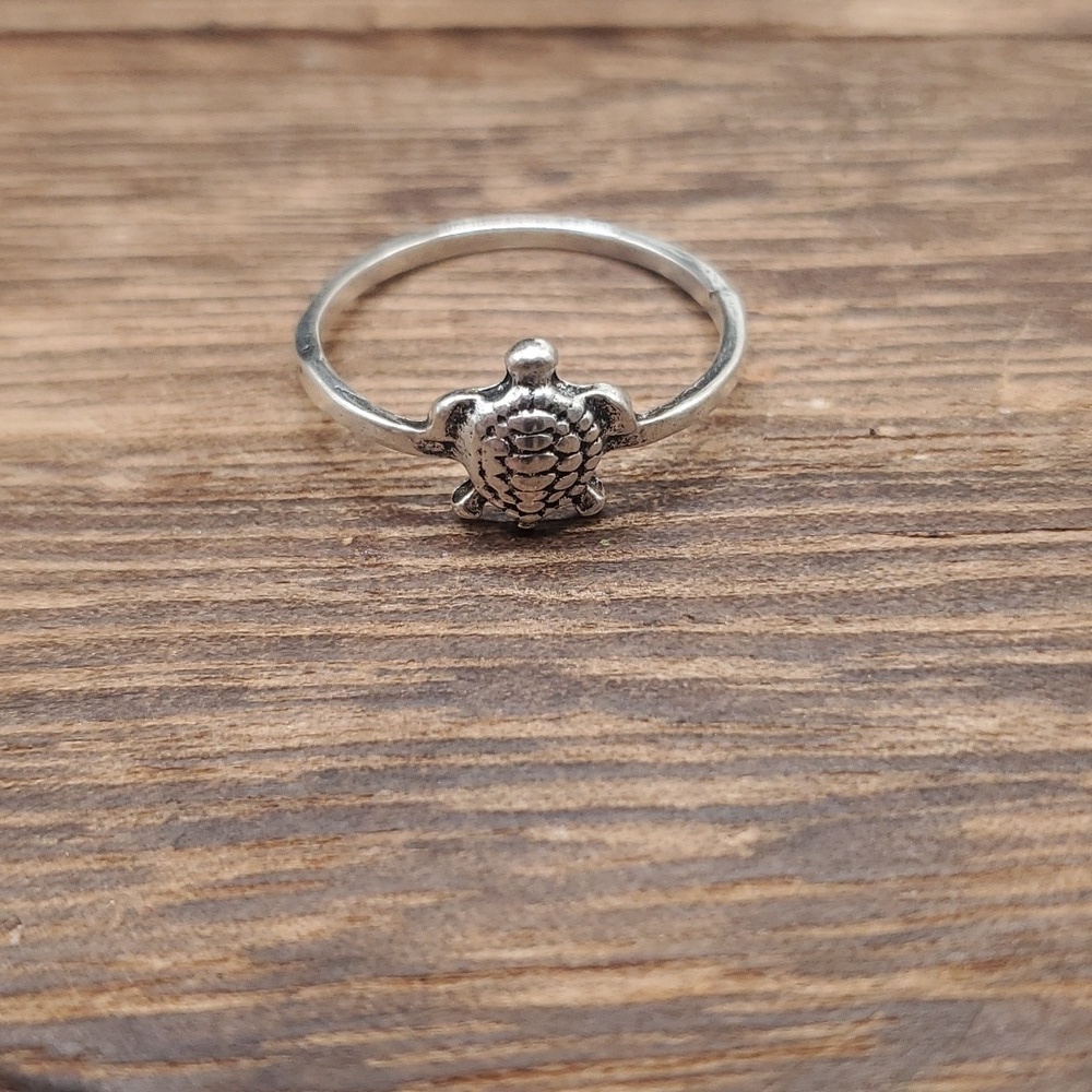 Size 7.5 R368 sterling turtle‎ ring